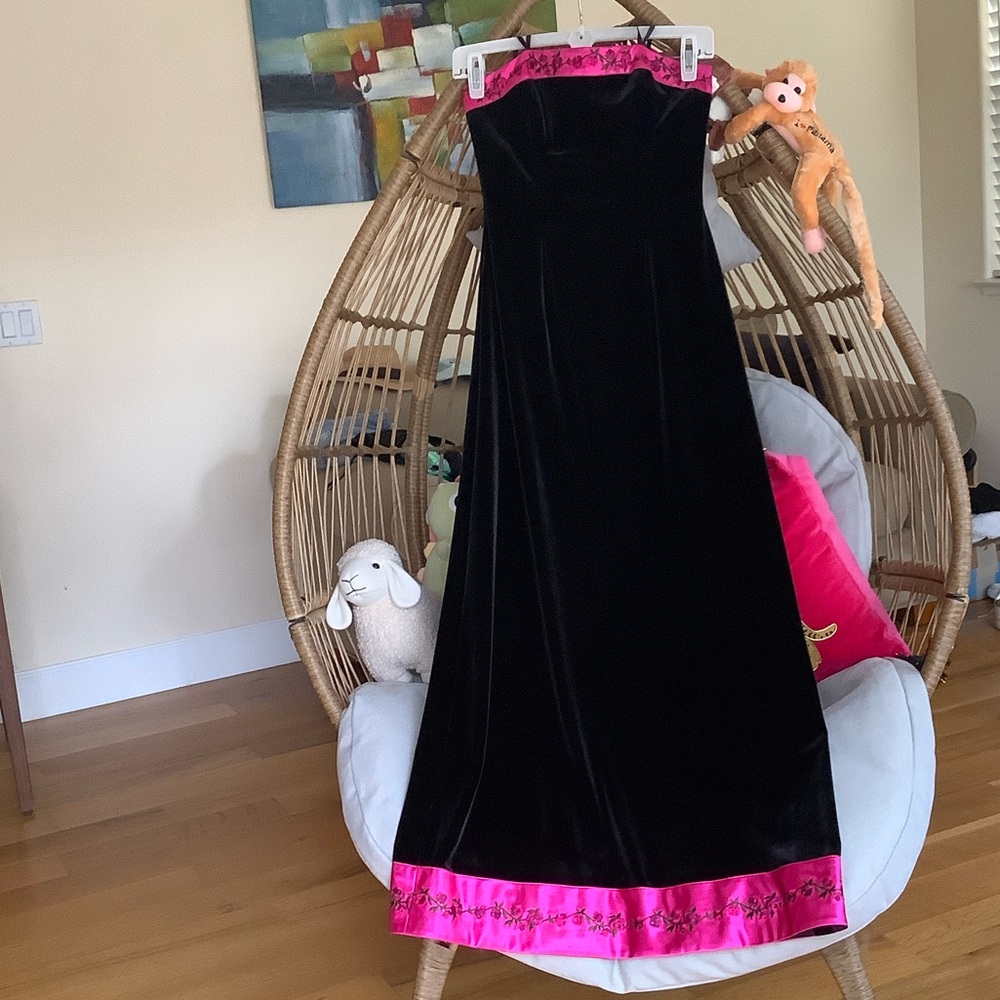 Papell Boutique Velvet Black and Pink Dress